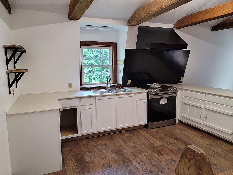 Kitchen (upstairs)