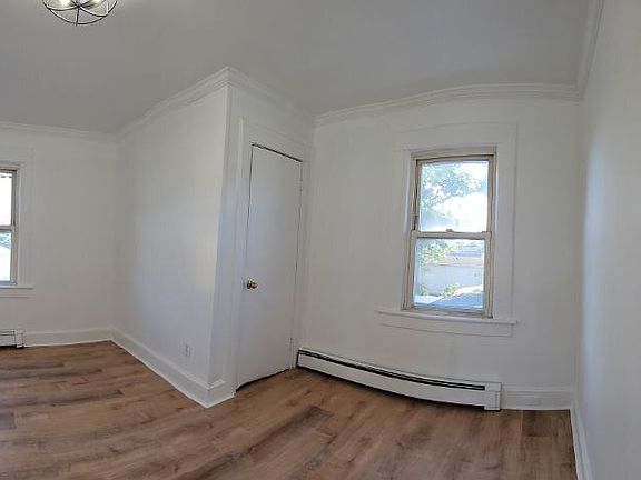 3rd image of 25 Morris St Floor 2