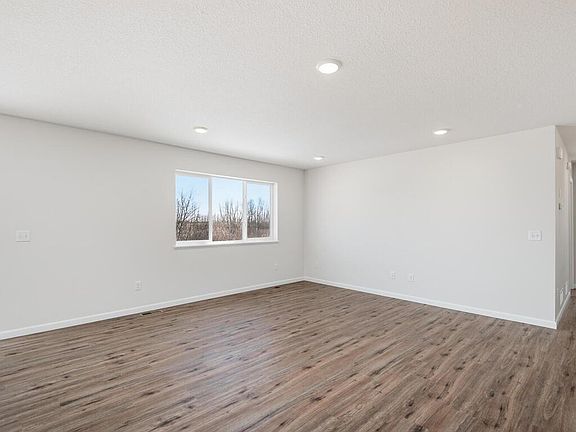4th image of 501 Tanner Dr