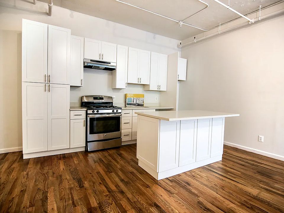 1st image of 315 Berry St APT 206