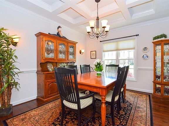4th image of 5894 Monet Dr