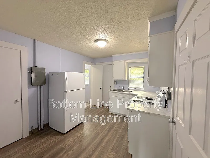 1 bed, 1.0 bath, 500 sqft, $895 — Photo 3