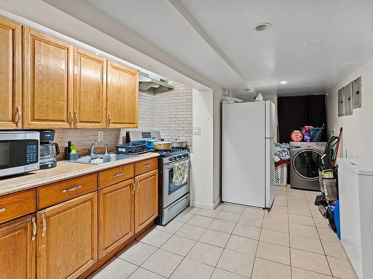 46 Grant St — Photo 5