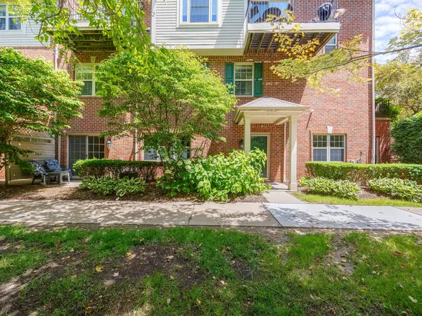 39688 Rockcrest Ln, Northville, MI 48168