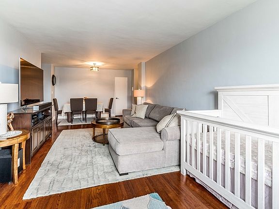 4th image of 67-30 Dartmouth St #4H