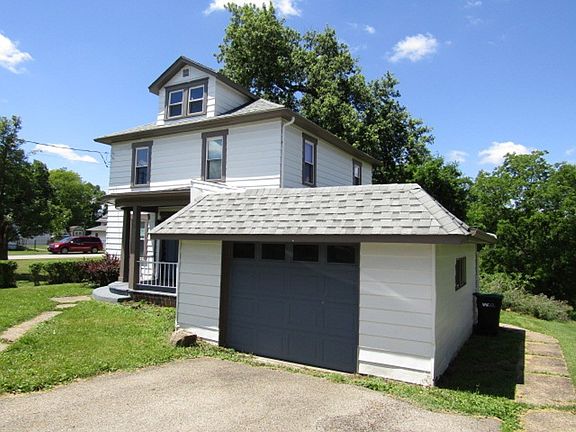 2nd image of 913 Locust Ave