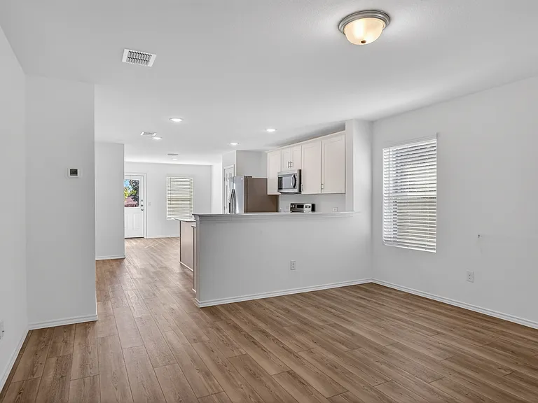 605 Grenada Lake Dr — Photo 14