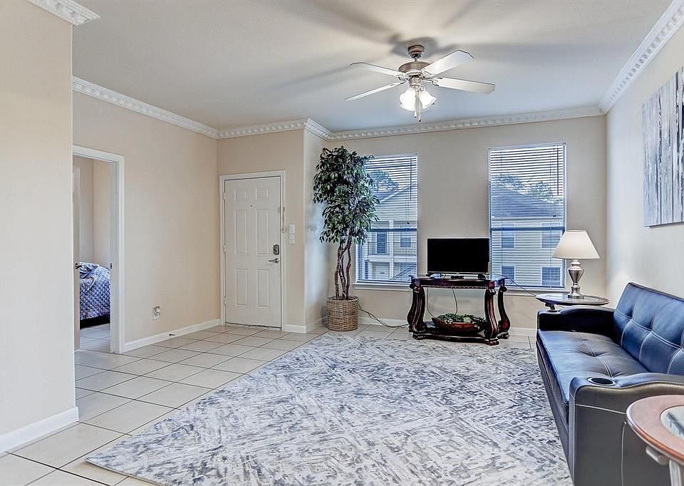 1st image of 2028 Laverne St Unit 1