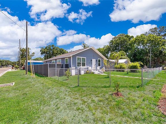 3rd image of 702 E GILCHRIST STREET