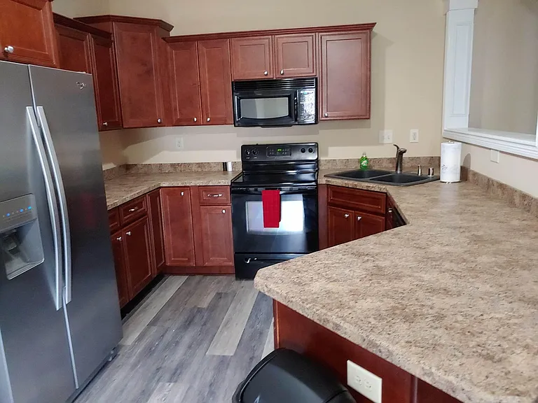 300 Broadleaf Ln — Photo 4