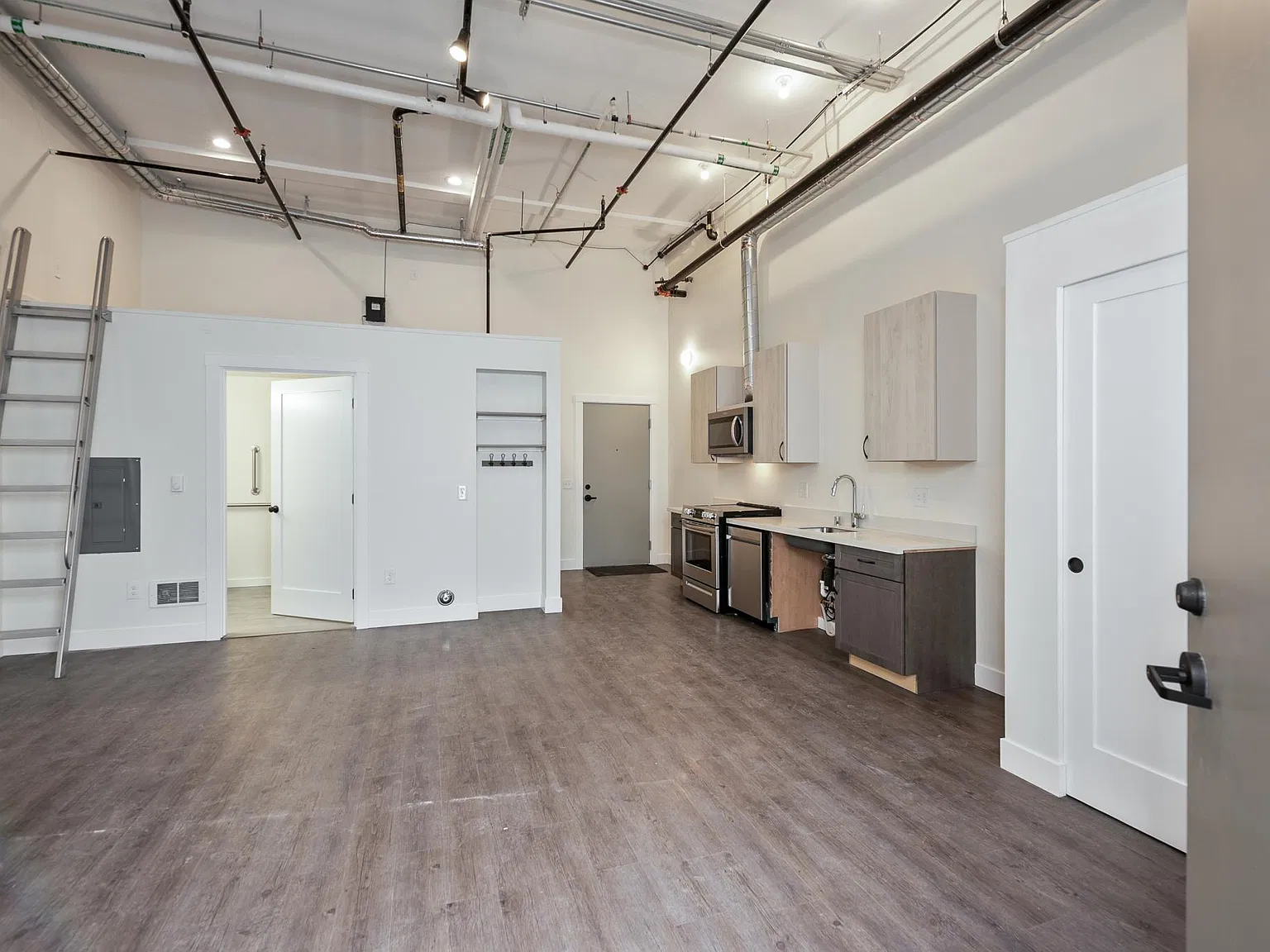 Studio, 400 sqft, $1,450 — Photo 4