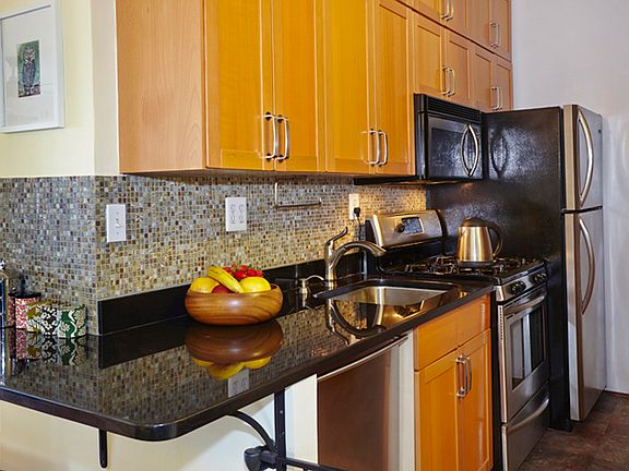 3rd image of 916 Union St APT 6C
