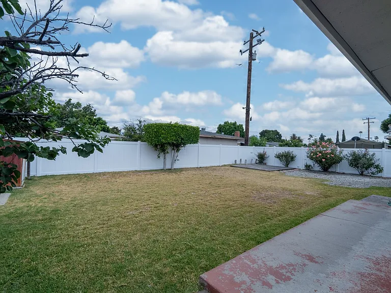 2033 E Garvey Ave N — Photo 24