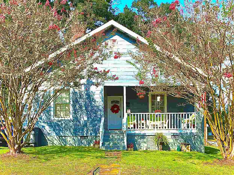 1st image of 411 Gentry St