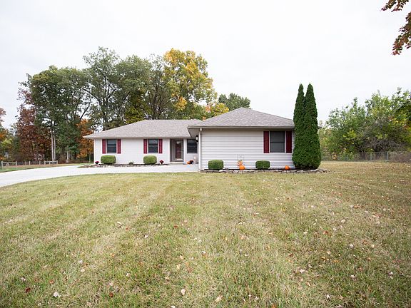 3rd image of 5195 N Camelot Way