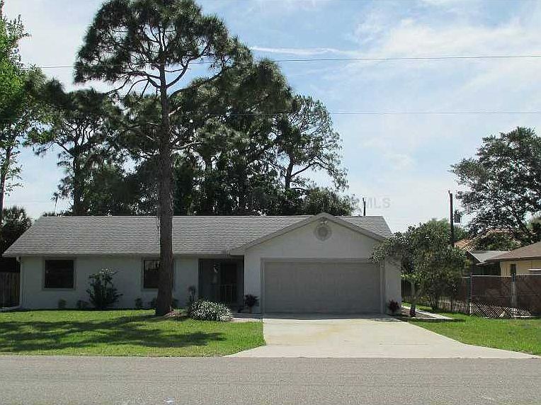 1st image of 834 Golf Dr