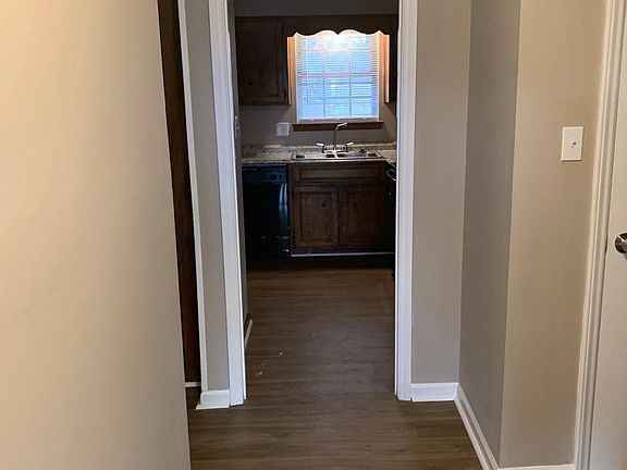 2nd image of 3145 Ravenwood Dr