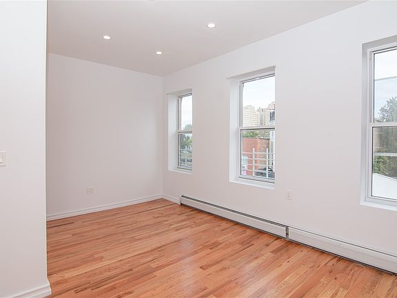 4th image of 201 Monticello Ave APT 4