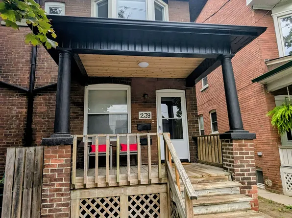 239 Woodbine Ave, Toronto, ON M4L 3P3