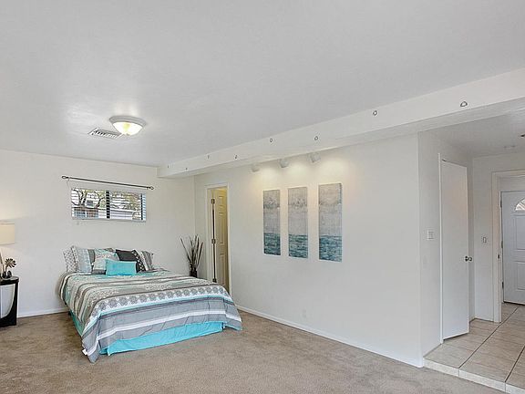 5th image of 8136 E Holmes Pl