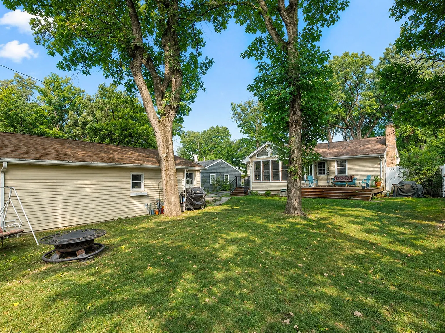 4 bed, 2200 sqft, $3,300 — Photo 1