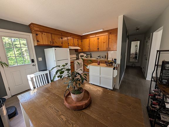 4th image of 14 Victoria Cir