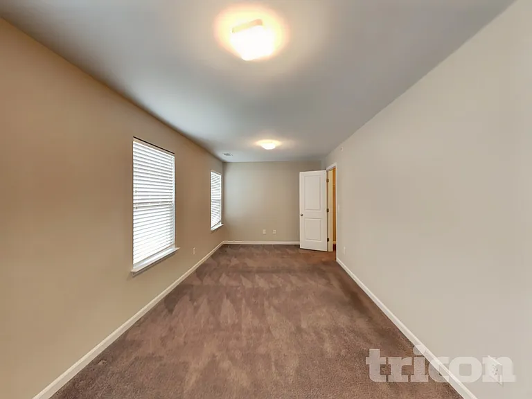 405 Riverwood Ct — Photo 13