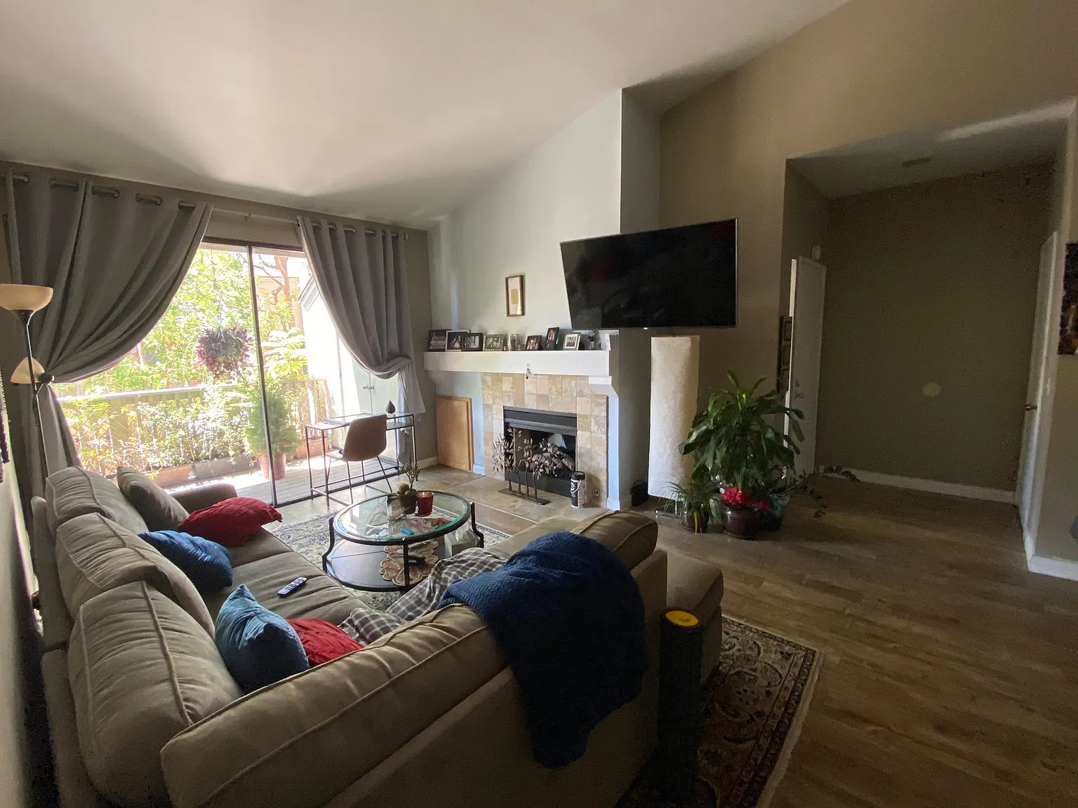 1 bed, 767 sqft, $2,300 — Photo 2