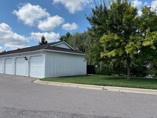 2692 S Knightsbridge Cir — Photo 22