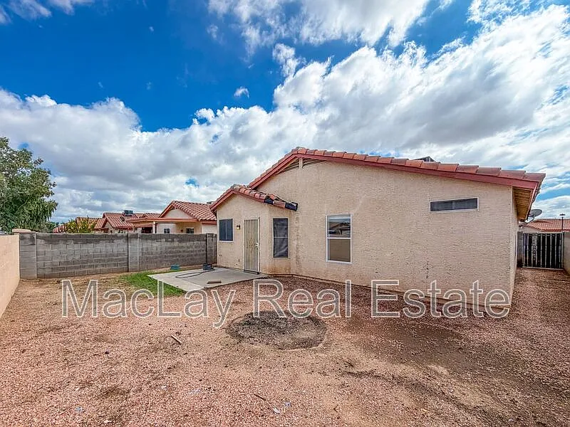 3 bed, 2.0 bath, 1211 sqft, $1,650 — Photo 2