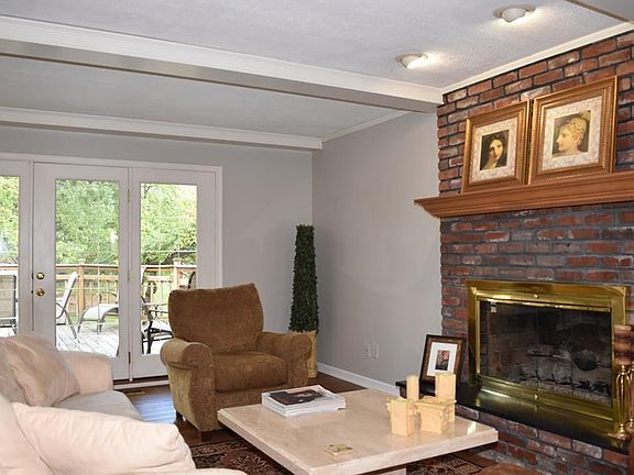 3rd image of 7158 Hampstead Ln