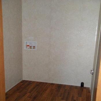 4th image of 7021 Otis Dr