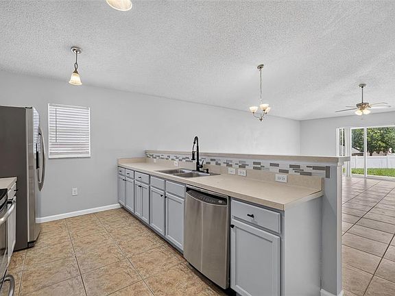 4th image of 2225 SANDRIDGE CIRCLE