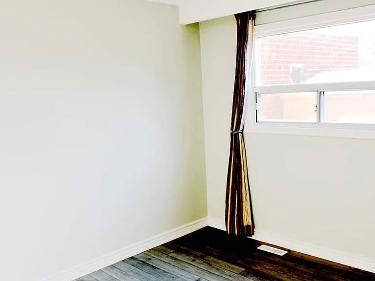 481 Fergo Ave #MAIN FLOOR — Photo 6