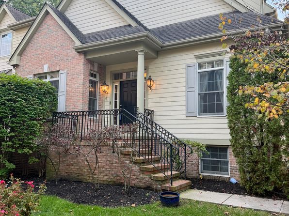 8 Collins Mill Ct