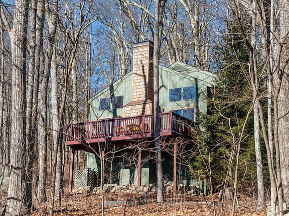 2nd image of 138 Oak Ln