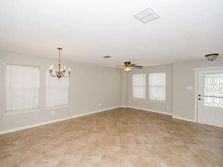 2152 Royal Acres Trl — Photo 11