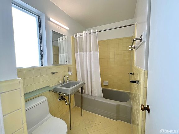 4th image of 2215 Gough St #5