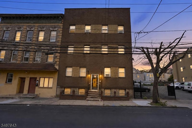 1st image of 592 N 6TH ST