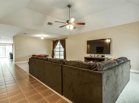 5th image of 2220 Mallard Ct