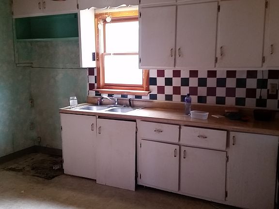 2nd image of 3516 Blackstone Ave