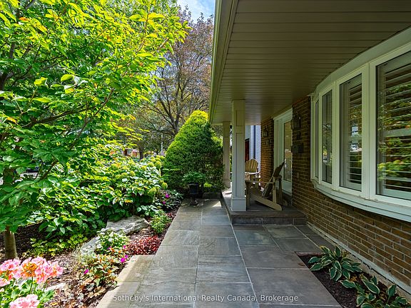 5th image of 885 Fletcher Valley Cres