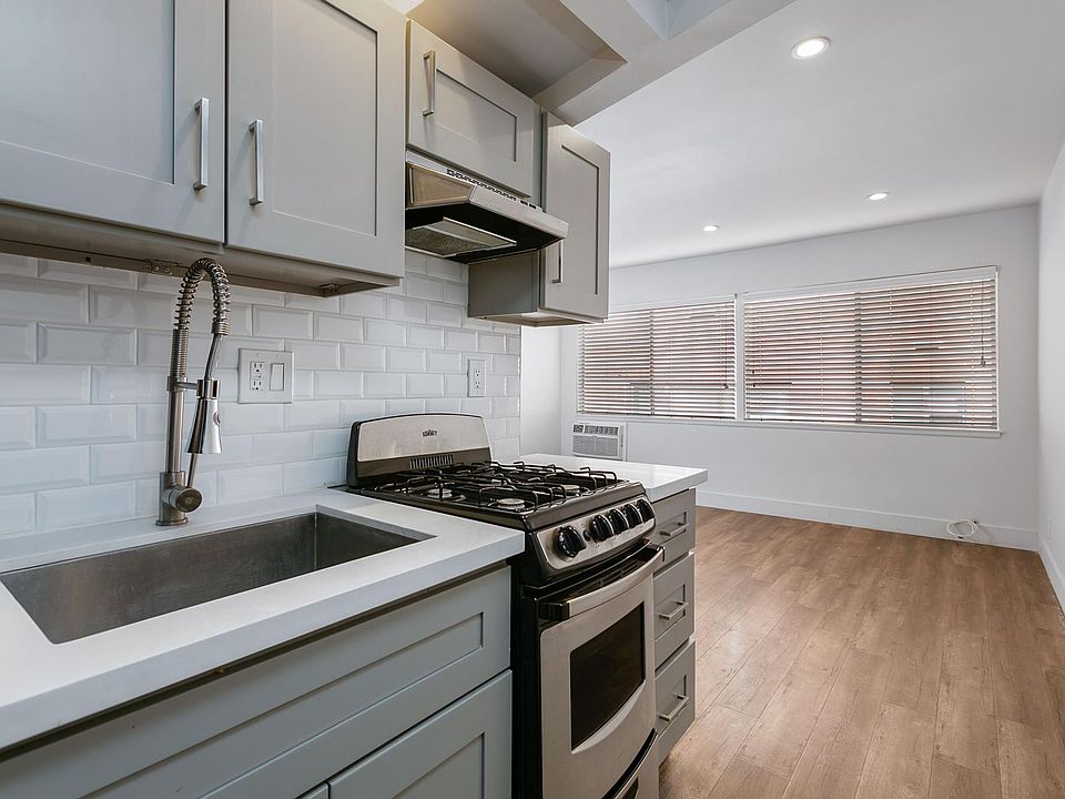 1st image of 1745 N Orange Dr #F56327d39
