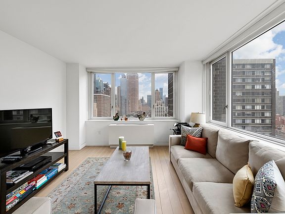 3rd image of 322 W 57th St APT 25B2
