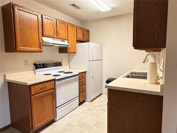 4th image of 108 Evergreen Ct