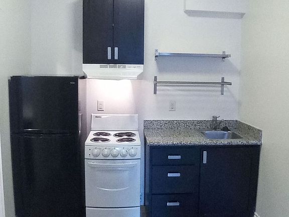 4th image of 205 NW Couch St #808-207