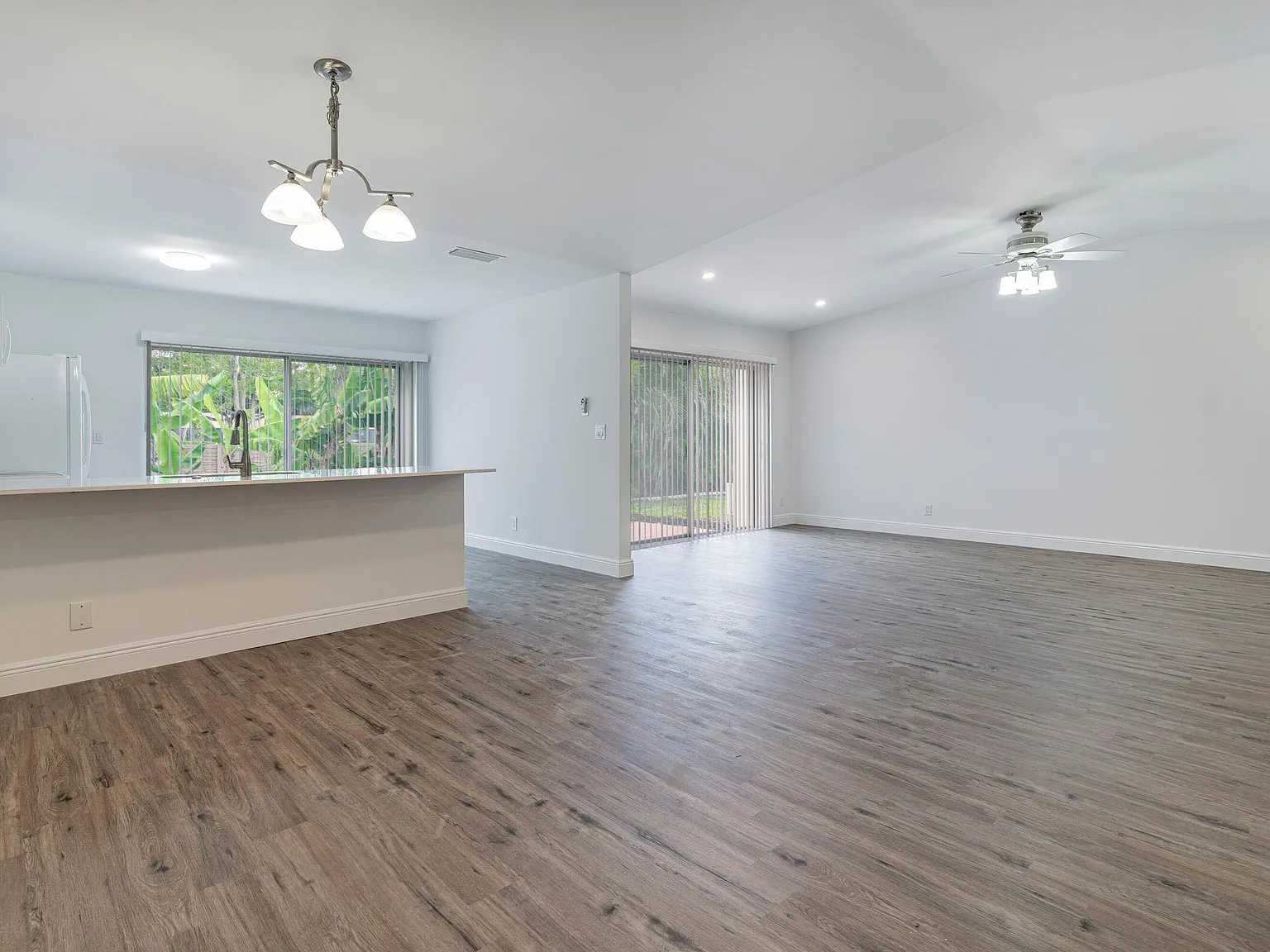 3 bed, 2.0 bath, 1393 sqft, $3,250 — Photo 4