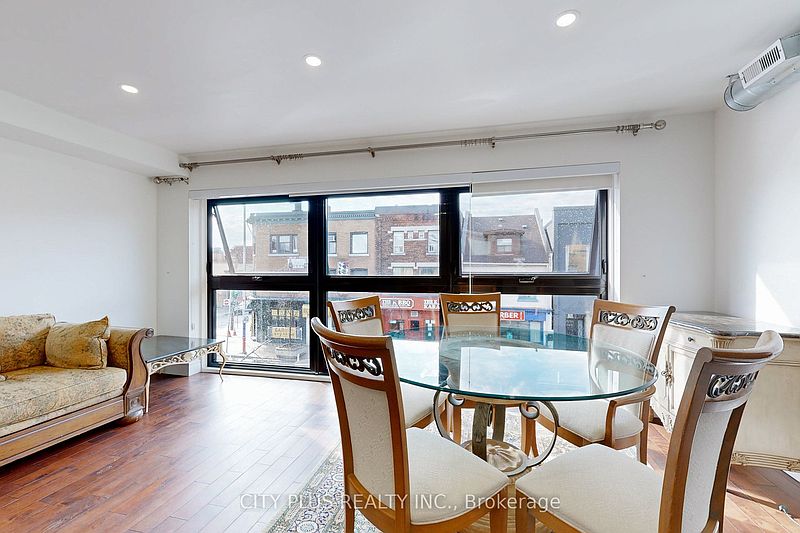 Toronto House for rent - 5 Bedrooms — photo 3