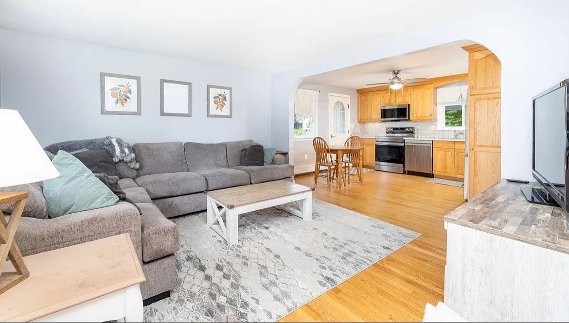 4 bed, 1373 sqft, $3,750 — Photo 4