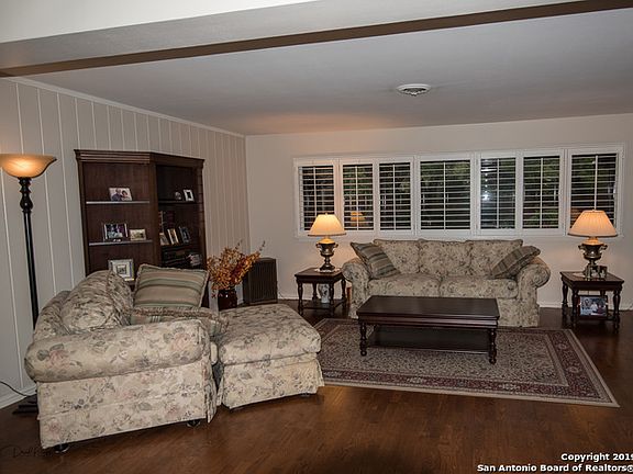 2nd image of 210 Prinz Dr
